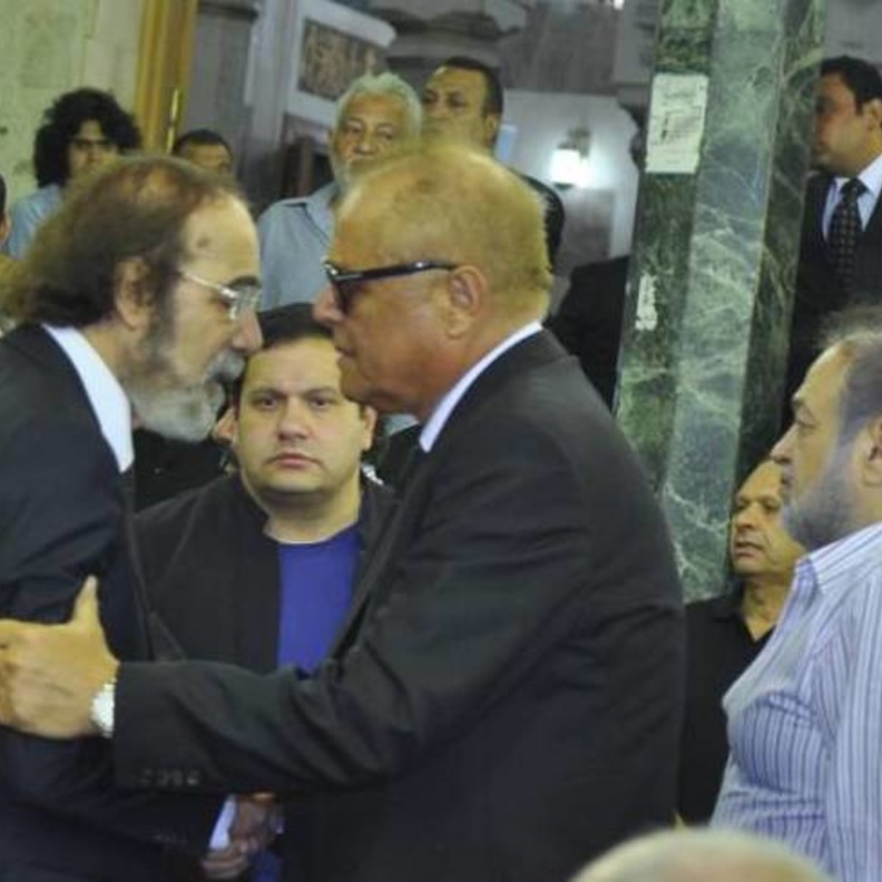 أصدقاء محمود عبد العزيز غابوا عن جنازته