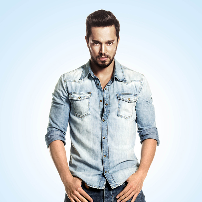 المطرب والممثل مراد بوز برفقة آسلي انفر 