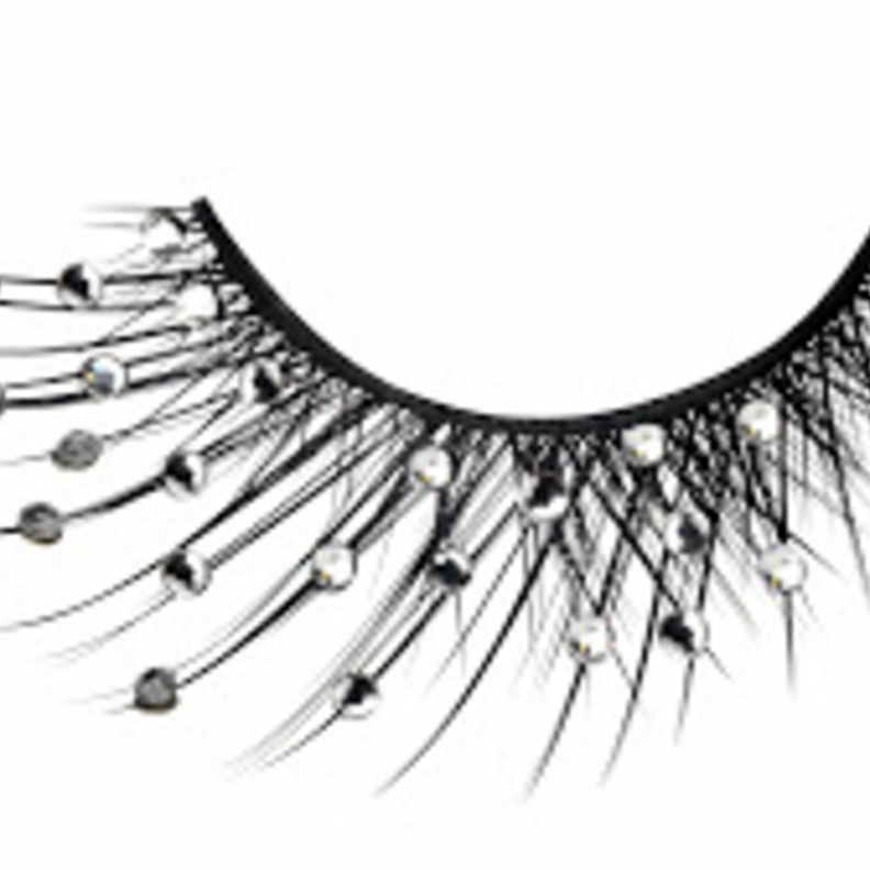 مرصعة بالستراس الفضي