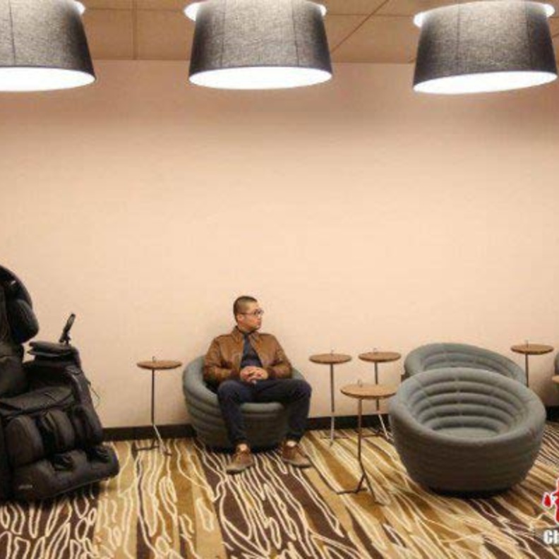 مركز فانكي مول يدلل الرجال في الحضانة