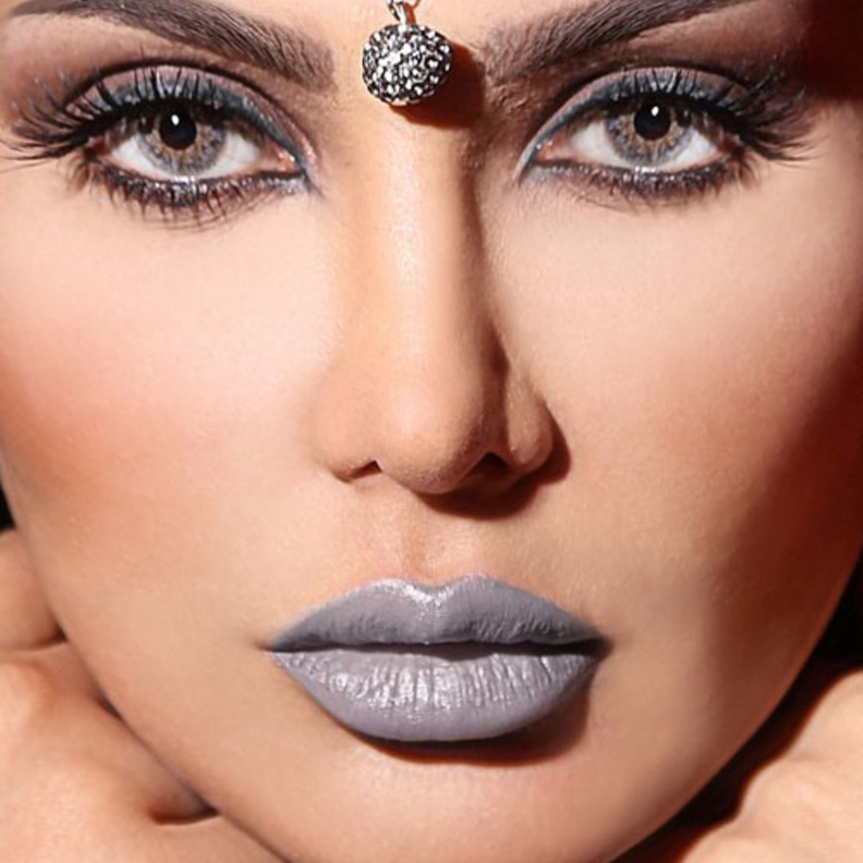 مريم حسين ومكياج أقرب للساحرة