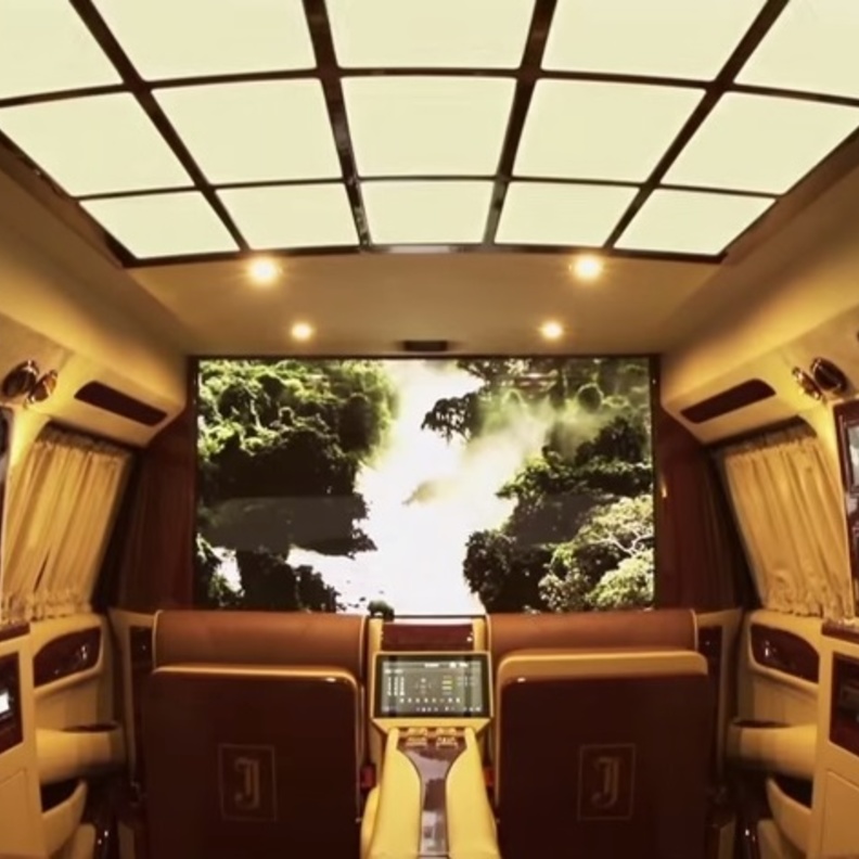 مسرح منزلي على عجلات فاخرة