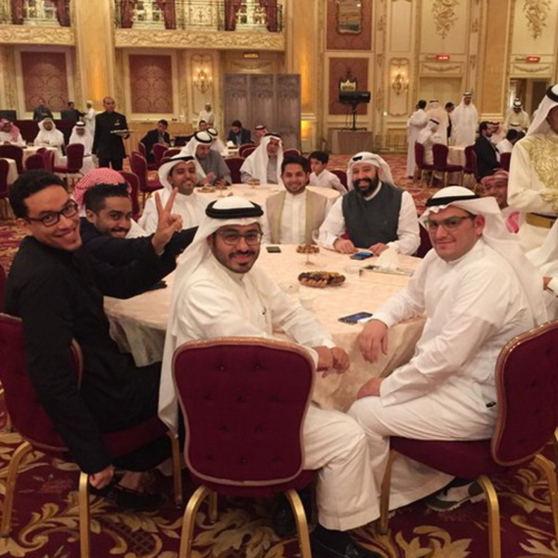 مشاهير المواقع الاجتماعية في قاعة العرس