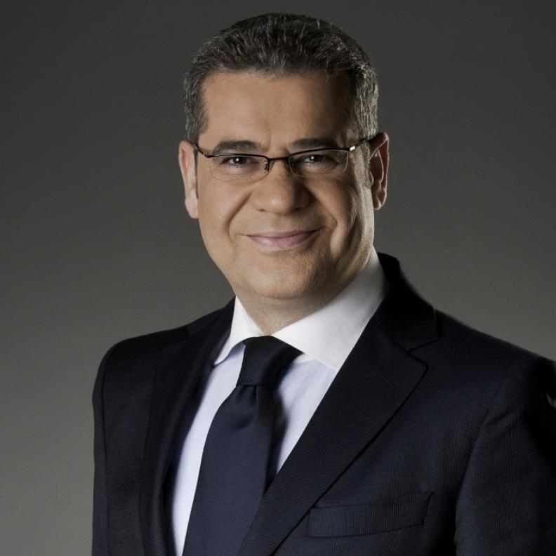فيديو: مذيع صدى الملاعب يحرج زميلته على الهواء