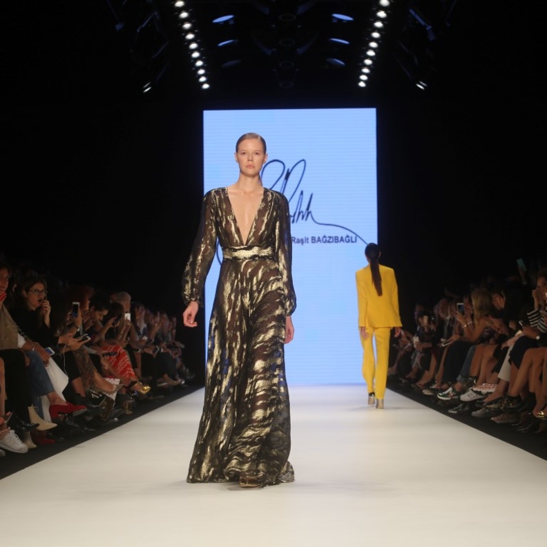 مصمم الازياء راشد باجزيباجلي يعشق دمج الالوان بعضها ببعض