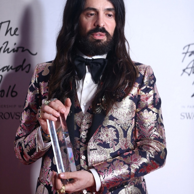 عارضة الأزياء العالمية جيجي حديد