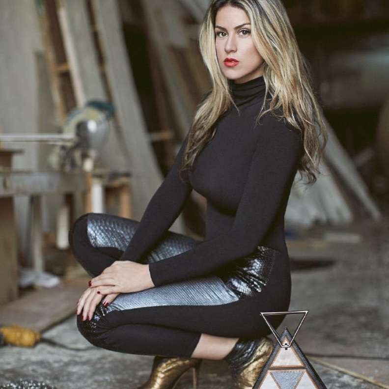 مصممة الشنط اماندا نافاي