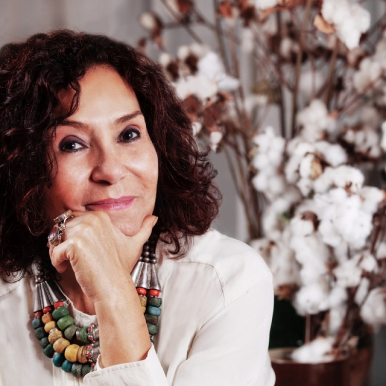 مصممة الفضة والمجوهرات المصرية عزة فهمي