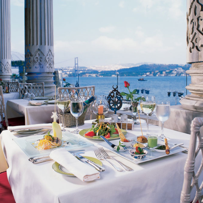 مطعم Tuğra Restaurant & Lounge