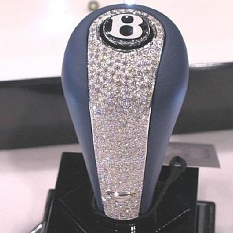 مقبض غيارمرصع بالاماس