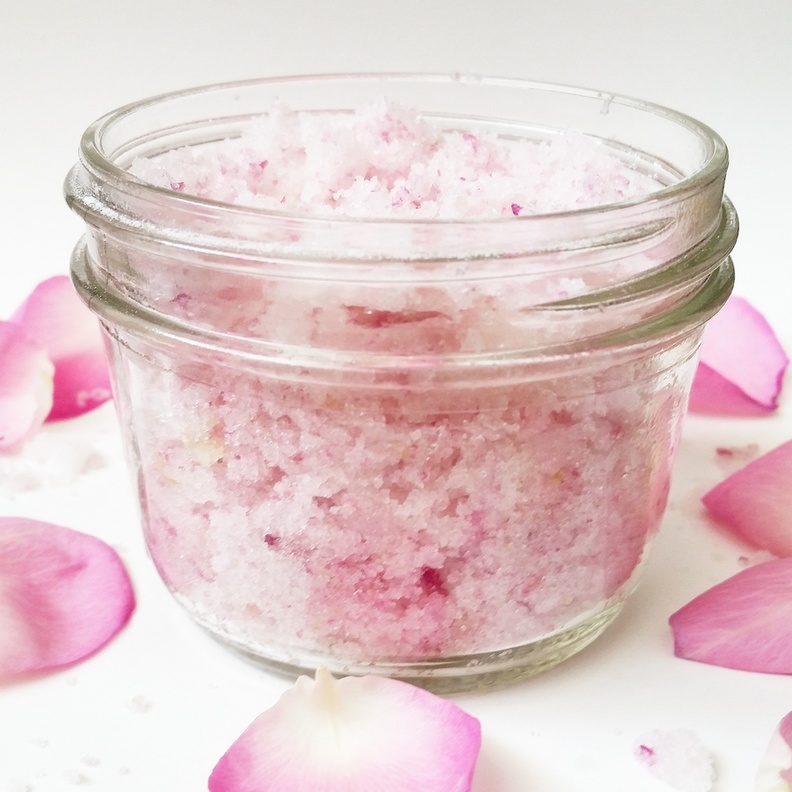 مقشرات الورد مثالية لبشرتك