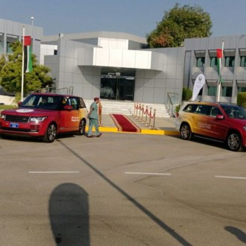 شرطة أبوظبي تطلق رسمياً أول دورية للسعادة