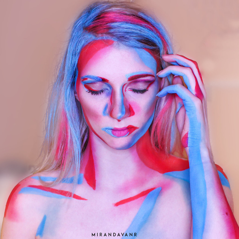 مكياج الوجه والشعر ثلاثي الابعاد 