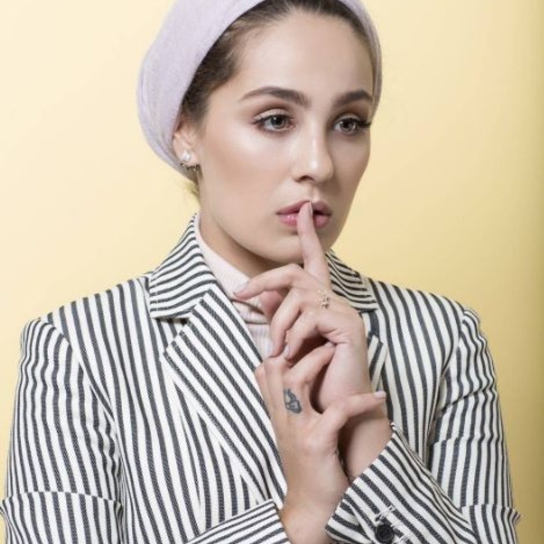 مكياج خفيف للمحجبات مع الظلال البرونزية