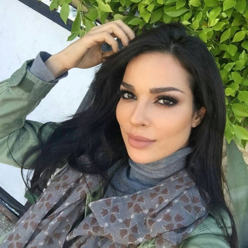 أسرار المكياج الشرقي الناعم لنادين نجيم بملامح جذابة وبارزة