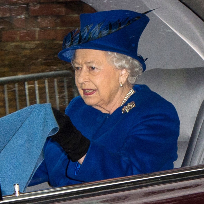 ملكة بريطانيا تظهر كشخصية كرتونية جديدة في عالم ديزني