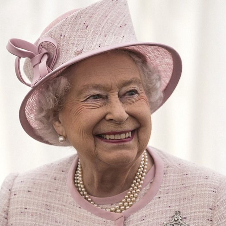 ملكة بريطانيا تنشر اعلانا تطلب فيه مدبرة منزل