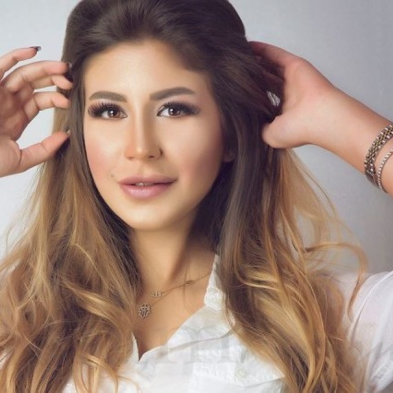 الفنانة الشابة ملك قور تثير الجدل بصورها