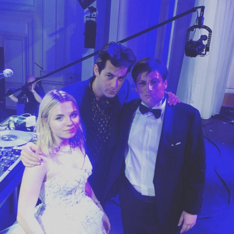 مليونير روسي ينفق الملايين لإحياء حفل زفاف حفيدته