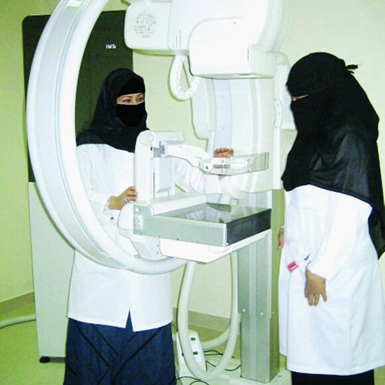  ممرضات سعوديات يهيأن الجهاز