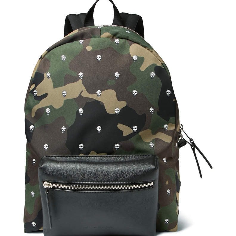 من الكسندر مكوين شنطة بالنقشة العسكرية