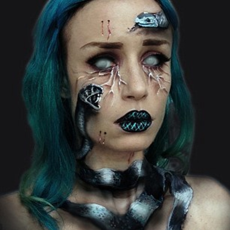 من شخصية الميدوسا