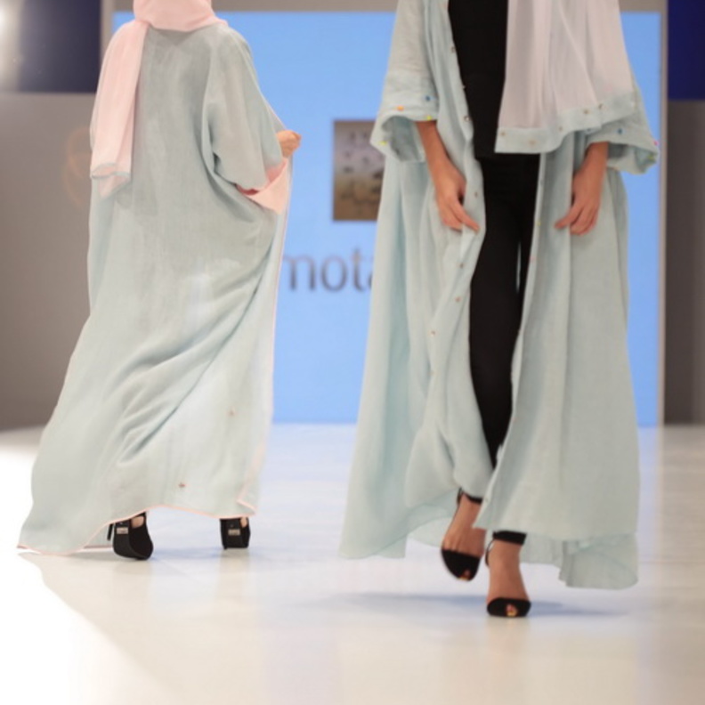 من معرض هي للأزياء العربية