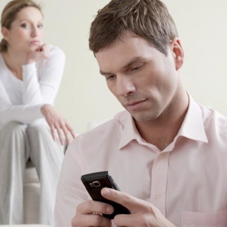 من يخون اكثر الرجل ام المراة