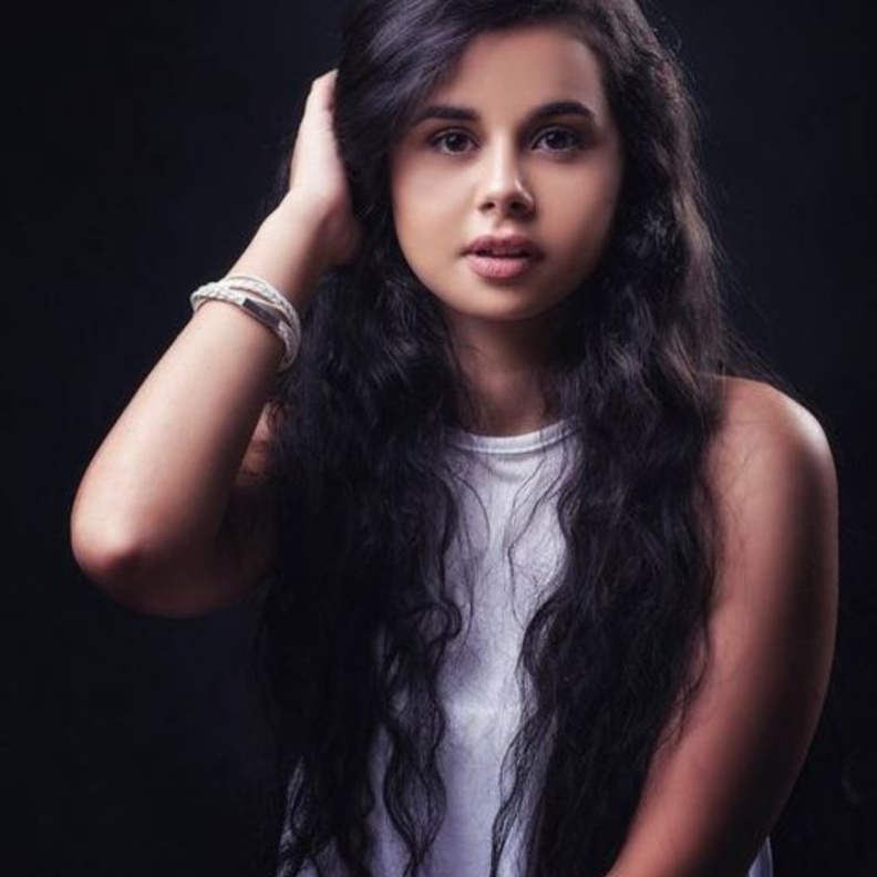 منة عرفة.. صغيرة على الحب؟