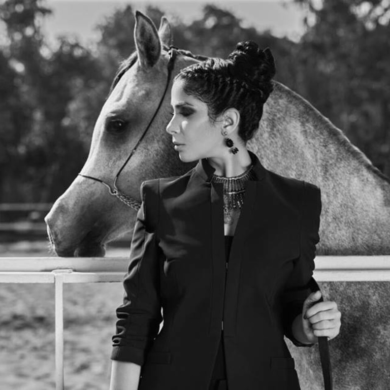 منى زكي حصلت علة شهادتها الجامعية بصعوبة شديدة