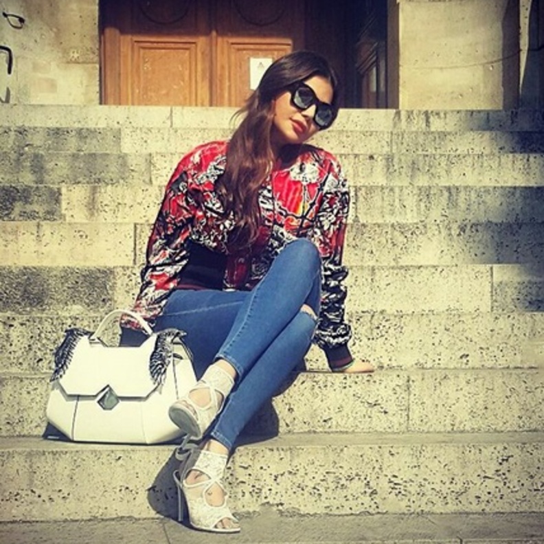 موضة الجينز الممزق باسلوب ناعم