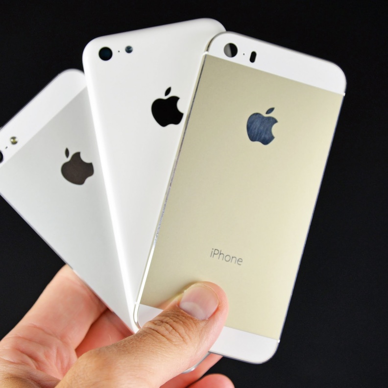 موظف يسرق 5700 جهاز آيفون