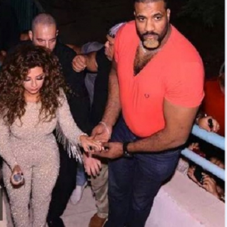 ميريام فارس برفقة حارسها الشخصي