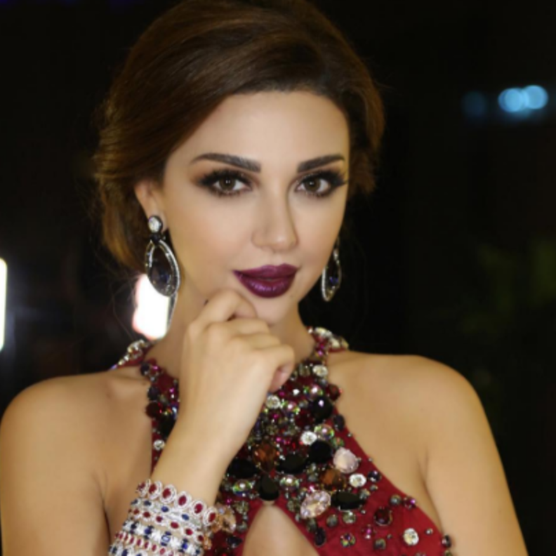 ميريام فارس بمكياج سموكي بتدرجات البني