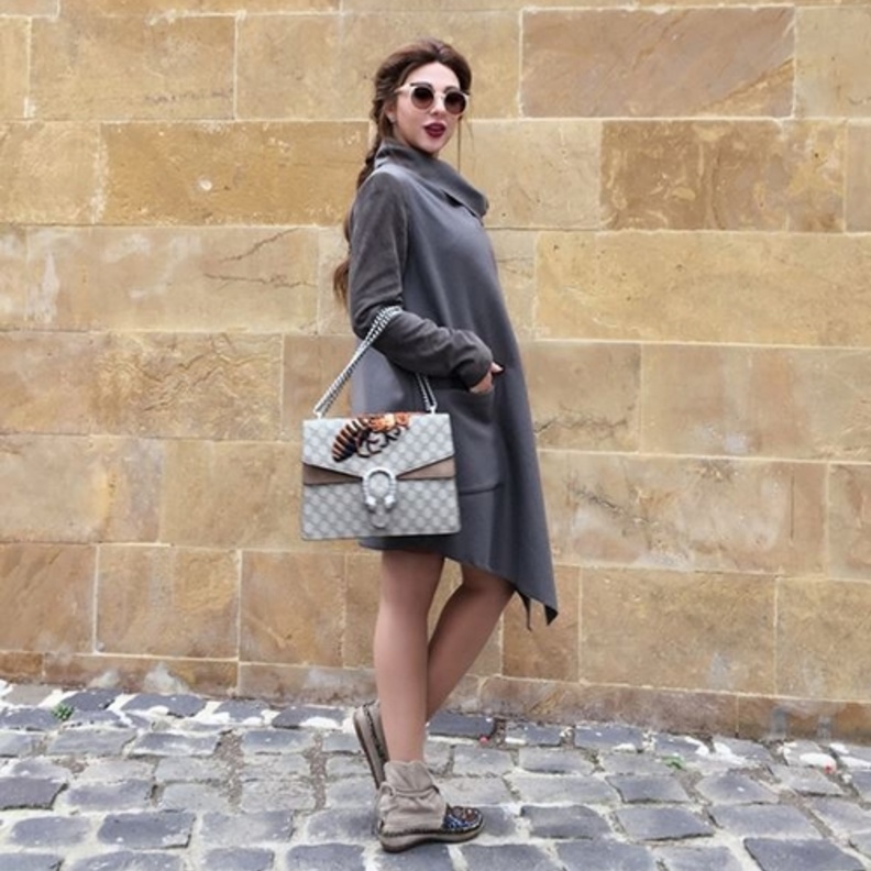 نجوى مرم اختارت حقيبة يد من سيلين