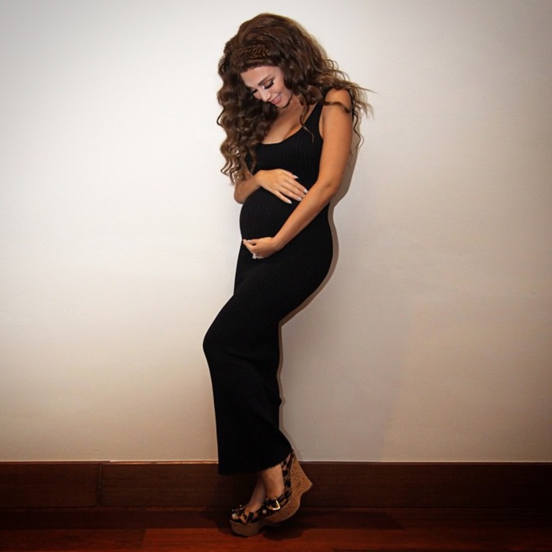 ميريام فارس تكشف عن حملها بهذه الصورة