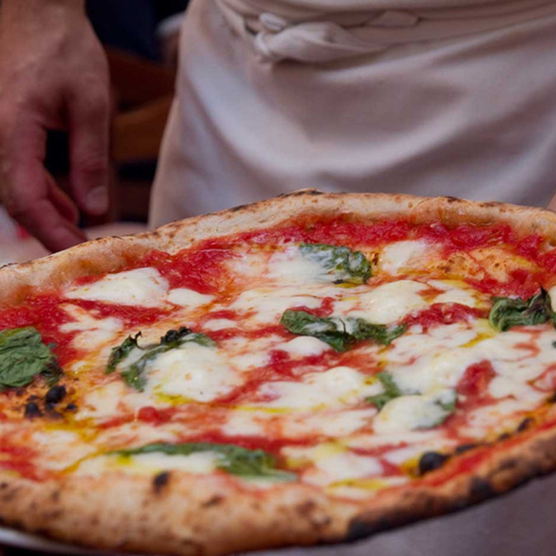 نابولي، إيطاليا