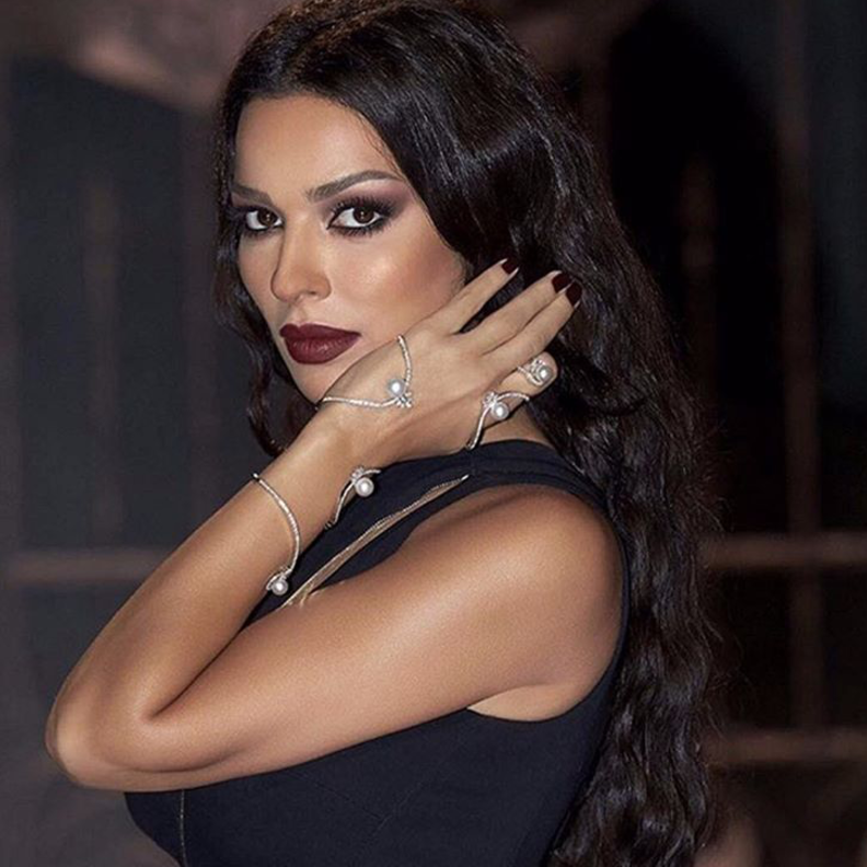 نادين نسيب نجيم بمجوهرات اليد من YEPREM