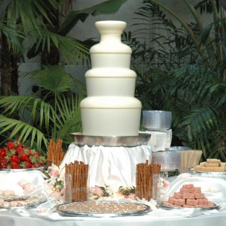  نافورة الشوكولاتة البيضاء