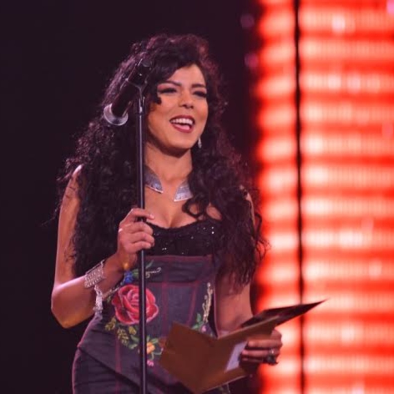 ناهد السباعي تصدم الجمهور بشكلها في هبة رجل الغراب