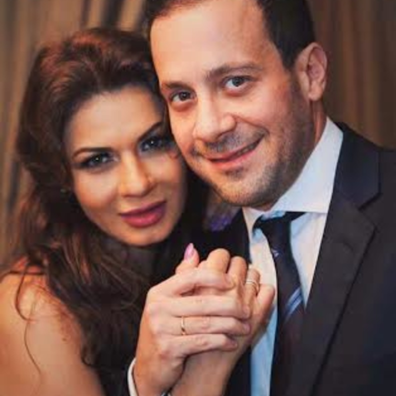 نجلاء بدر مع خطيبها