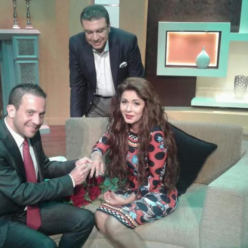 خطوبة نجلاء بدر في برنامج بوضوح