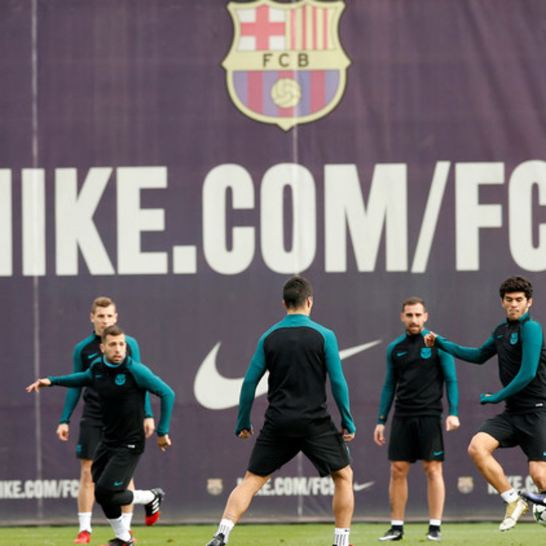 نجوم برشلونة في مواجهة نجوم الأهلي السعودي