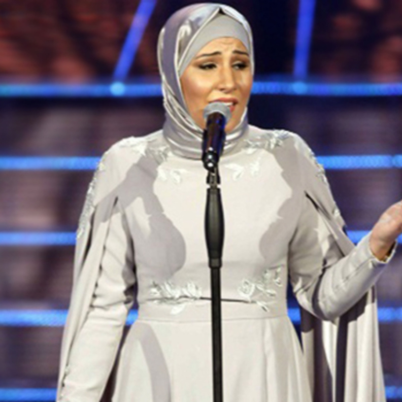 نداء شرارة تحاول اثبات موهبتها ولا تتخلى عن الحجاب