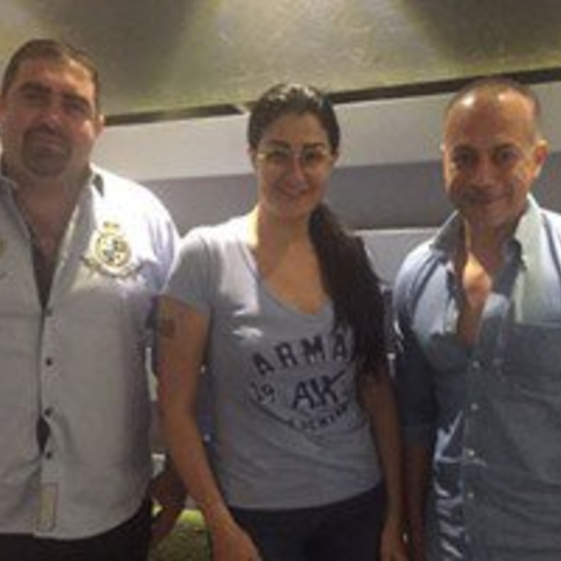 تامر مرسي على يسار غادة عبد الرازق بعد تعاقدهما على مسلسل جديد