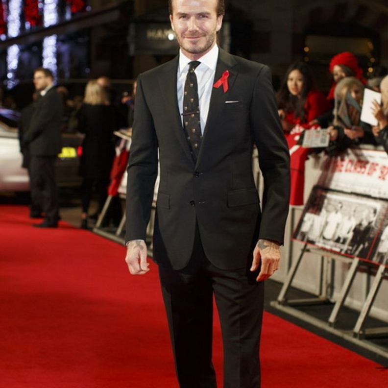  نسق ربطة عنق مميزة مع بدلتك السوداء