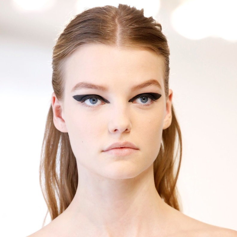 نظرة ساحرة مع الايلاينر الملفت