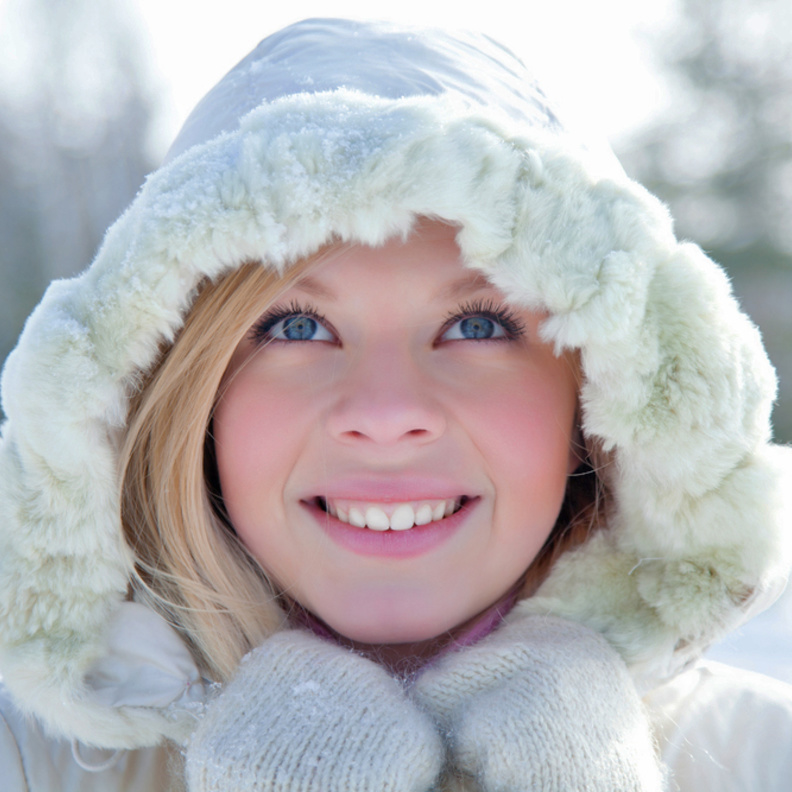 نكهة الثلوج تنثُر ألواناً على شفتيك