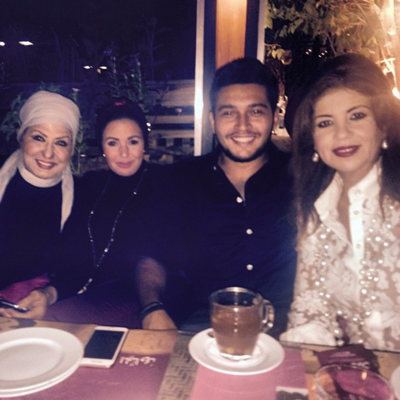 نور ابن صابرين يتوسط النجمات