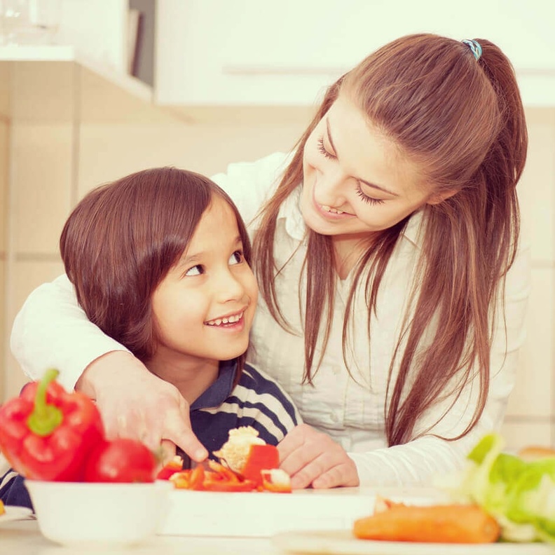 نوعي لطفلك طعامه الصحي دون اجباره عليها